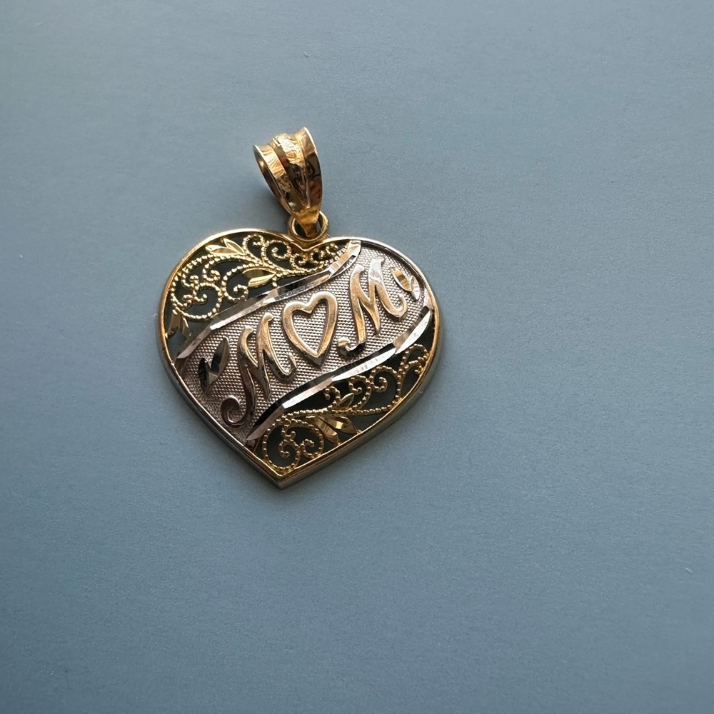 14k Kitsinian Heart 'Mom' Pendant